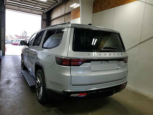 Used 2024 Jeep Wagoneer Series III w/ Premium Group I AWD/4WD image 4