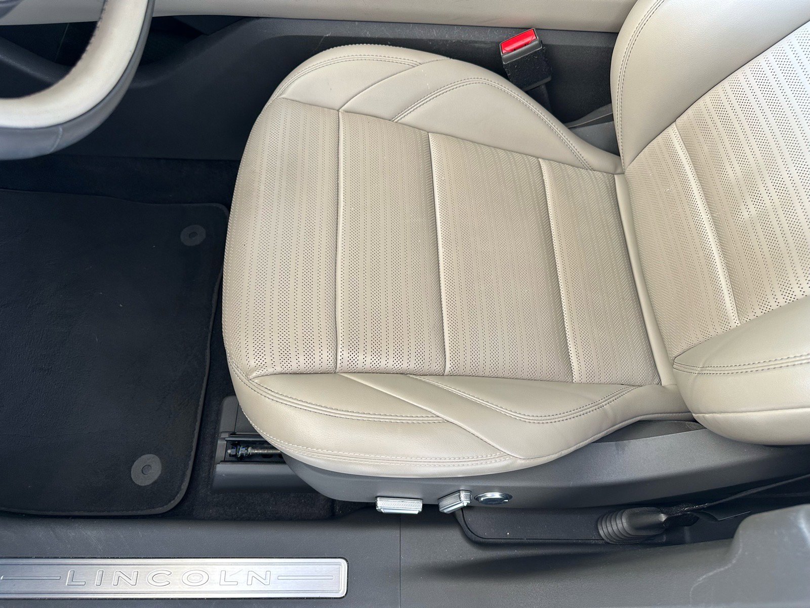 Used 2024 Lincoln Nautilus Reserve w/ Equipment Group 202A AWD/4WD image 24