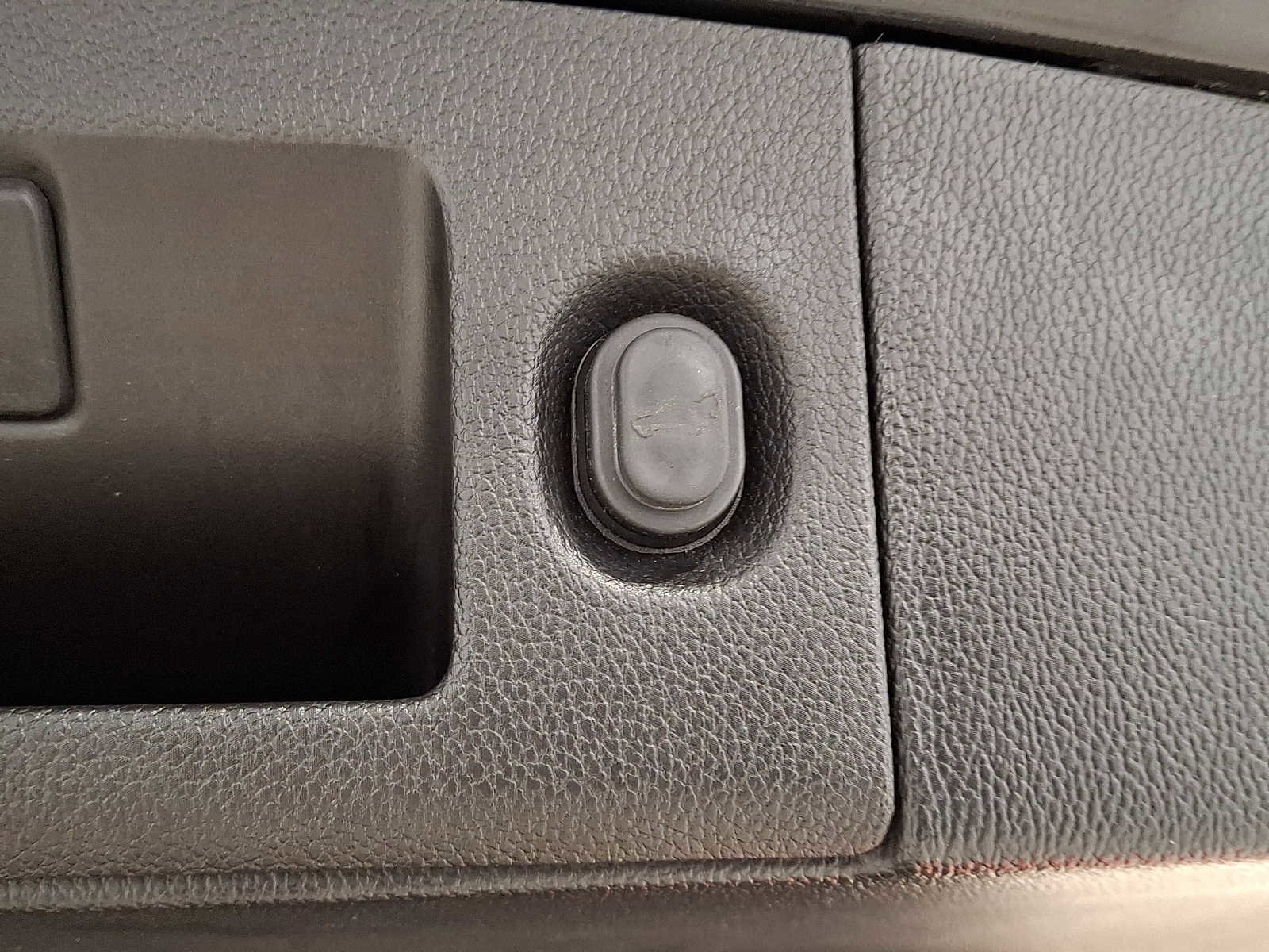 Certified 2018 Chevrolet Tahoe LT image 29