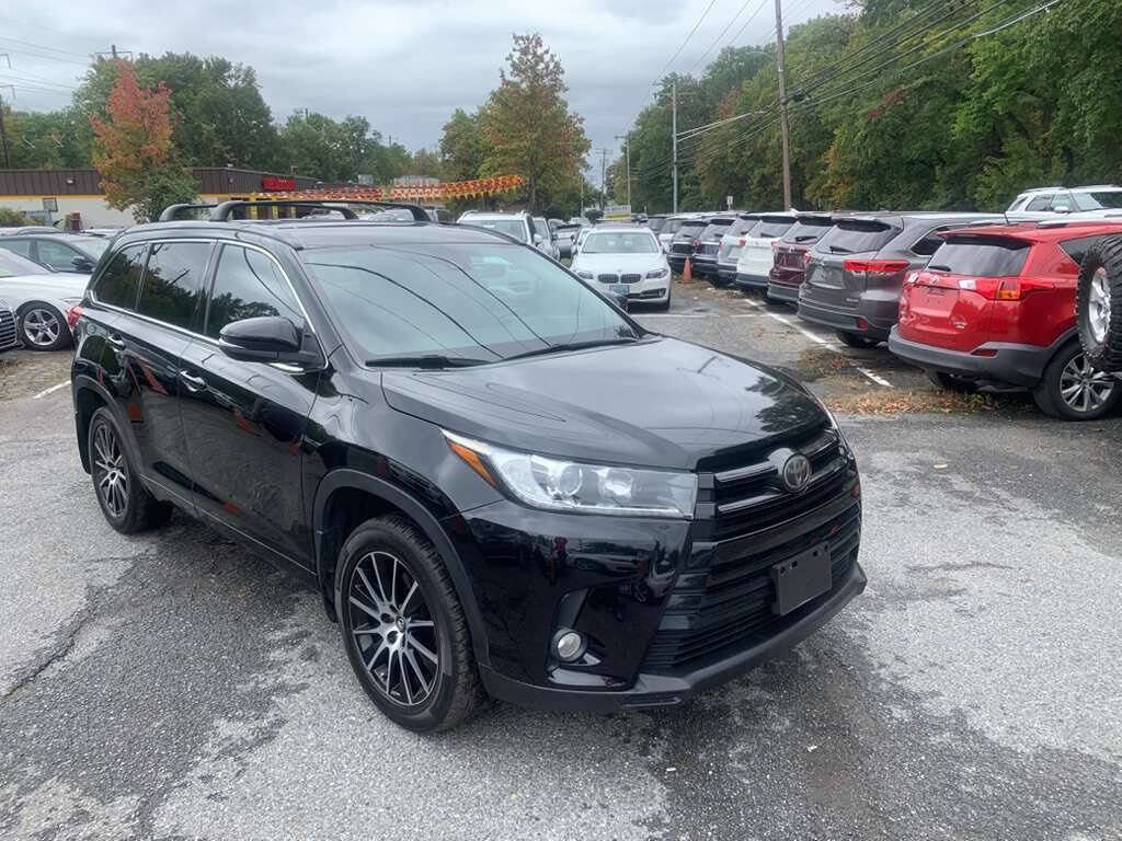 Used 2018 Toyota Highlander SE image 3