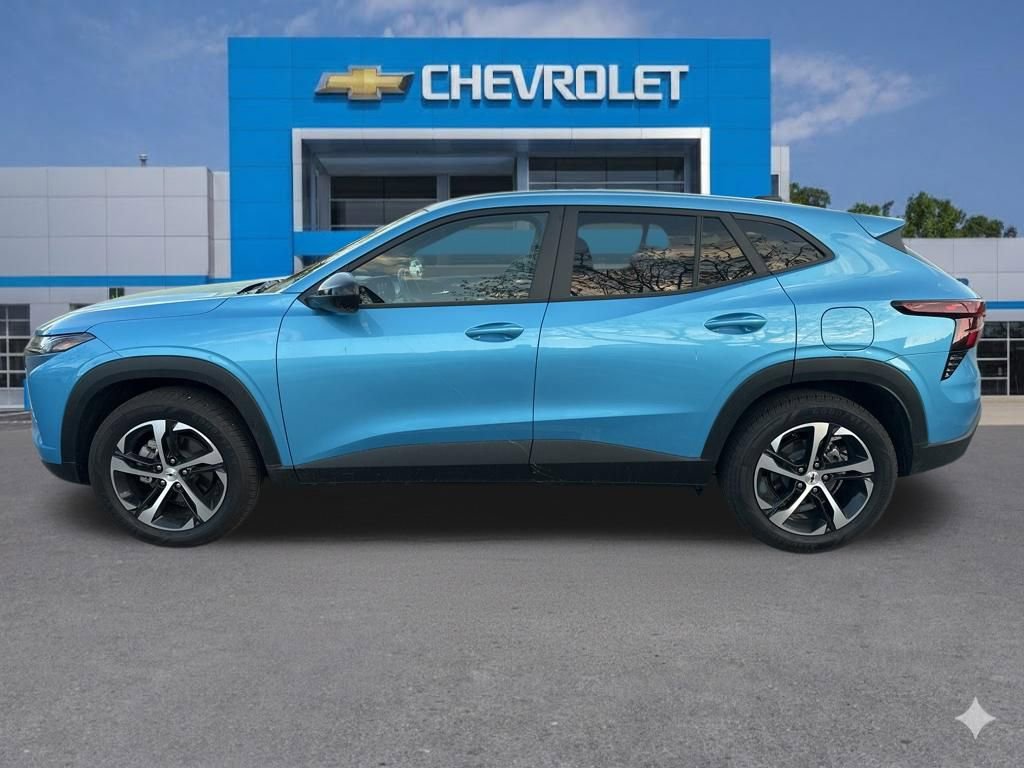 Used 2025 Chevrolet Trax RS w/ Driver Confidence Package image 2