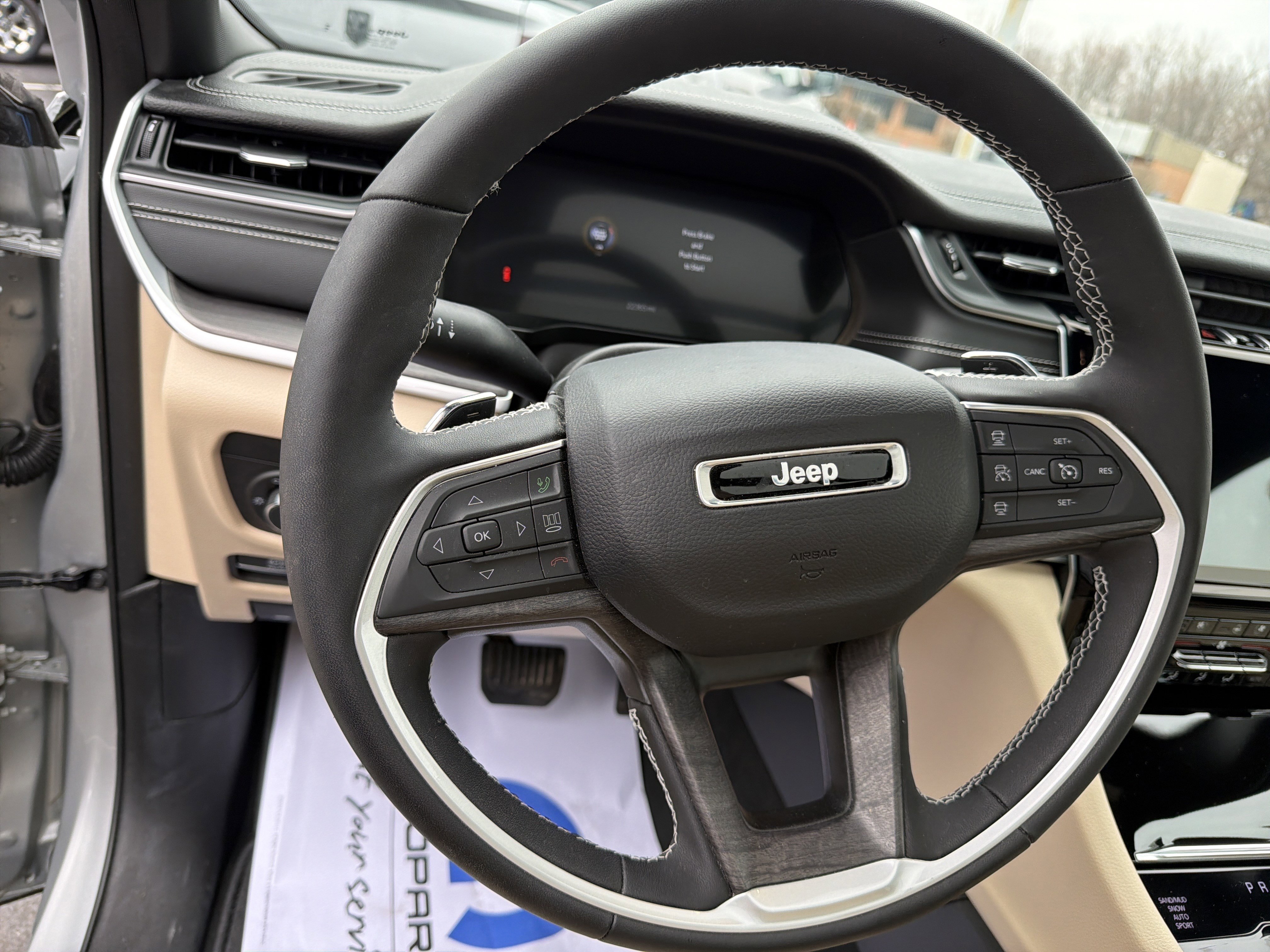 Certified 2025 Jeep Grand Cherokee L Limited w/ Luxury Tech Group II image 19