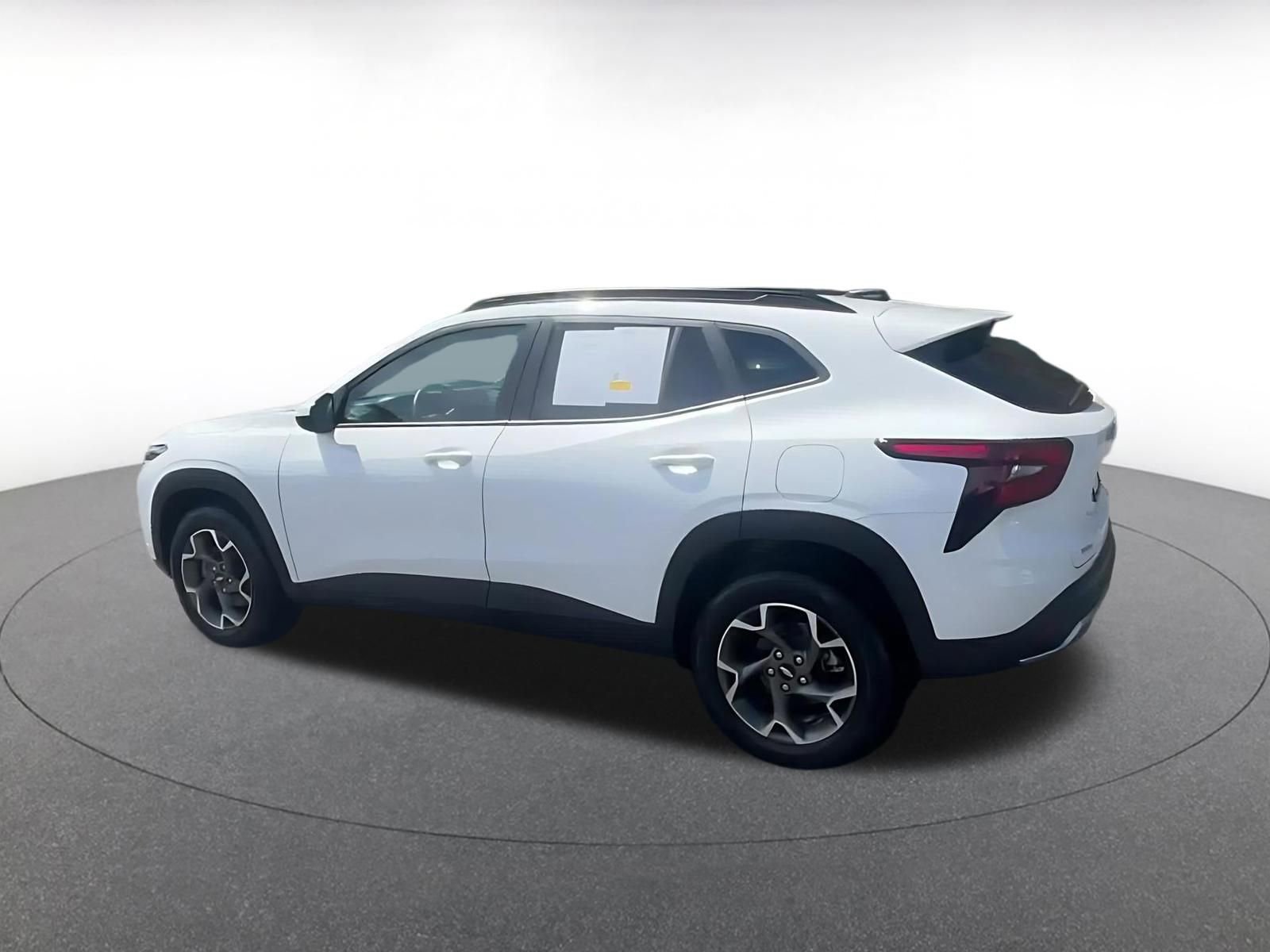 Used 2025 Chevrolet Trax LT w/ LT Convenience Package FWD image 10