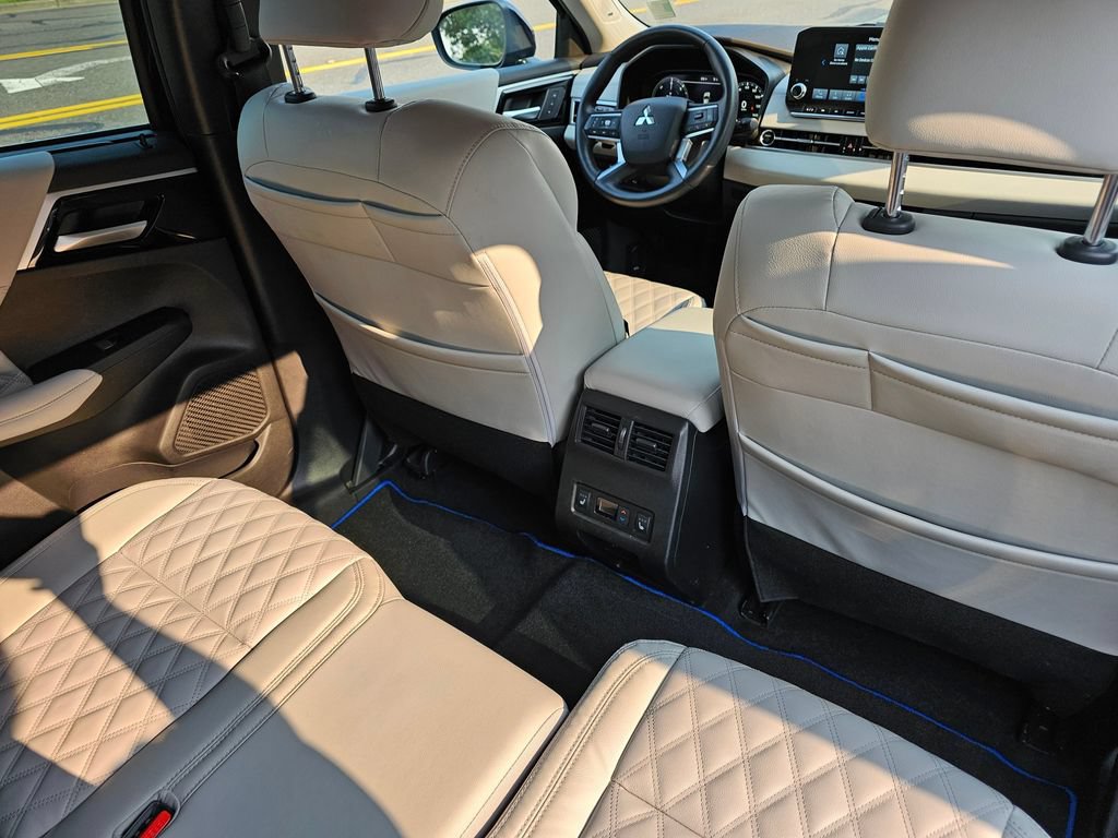 Used 2023 Mitsubishi Outlander SEL 40th Anniversary AWD/4WD image 18