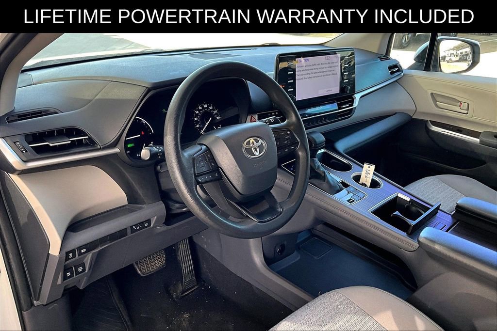 Used 2022 Toyota Sienna LE image 11