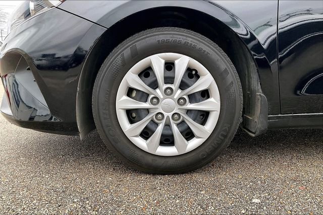 Used 2024 Kia Forte LX image 4