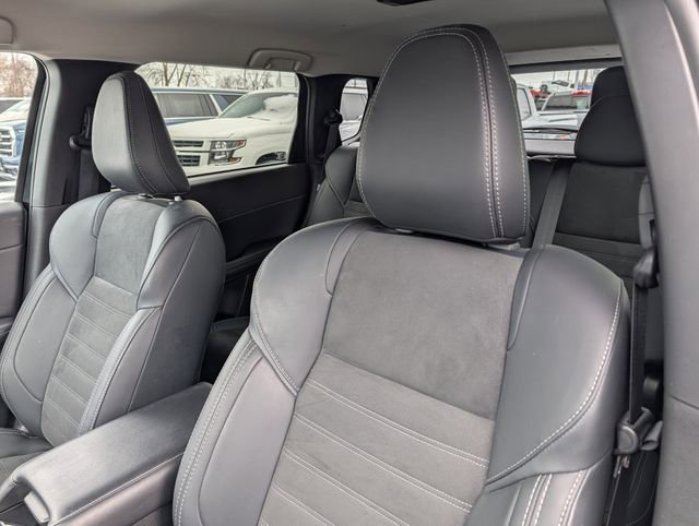 Used 2025 Mitsubishi Outlander SE image 16
