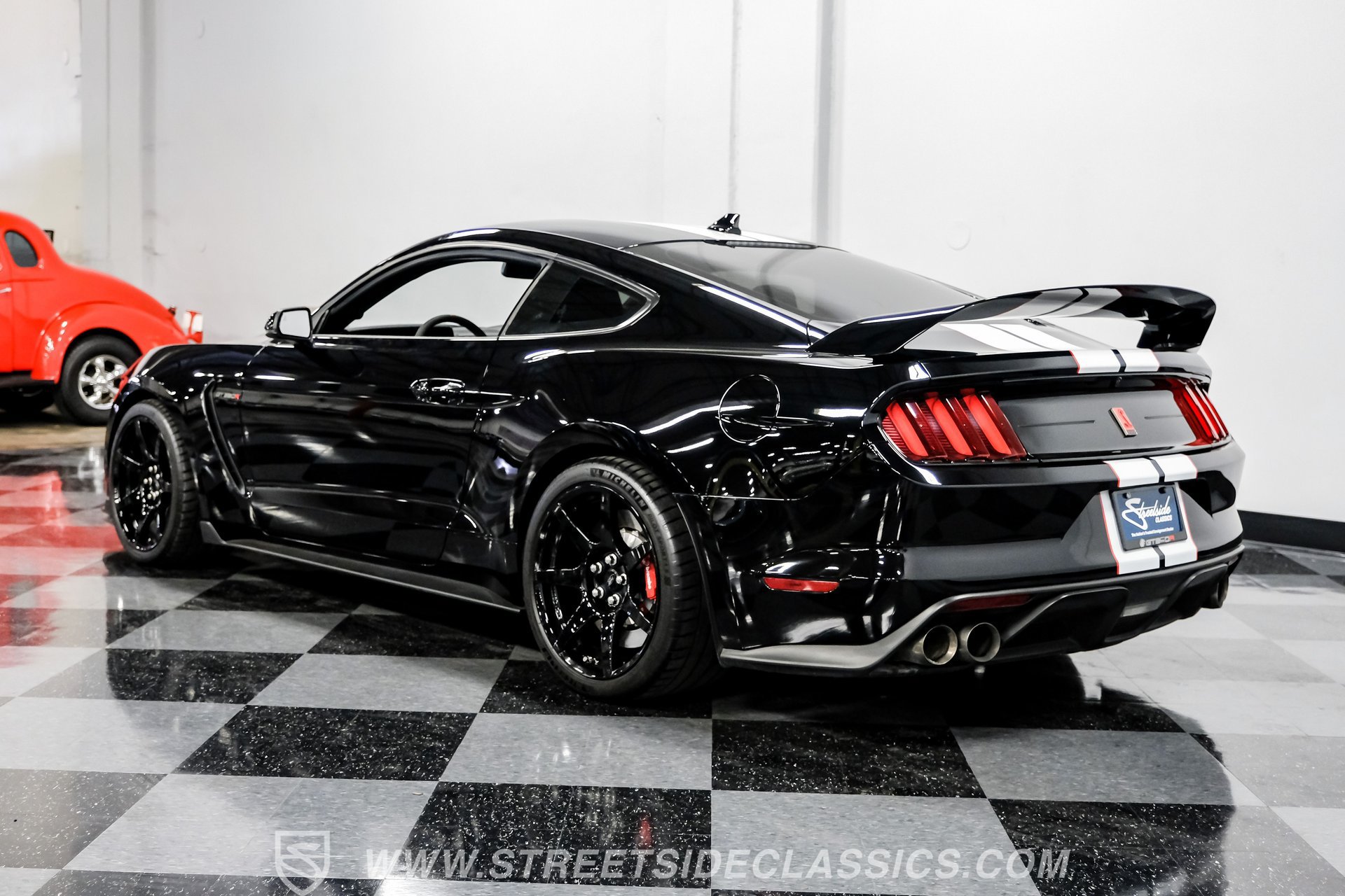 Used 2020 Ford Mustang Shelby GT350R w/ GT350R Equipment Group 920A RWD image 9