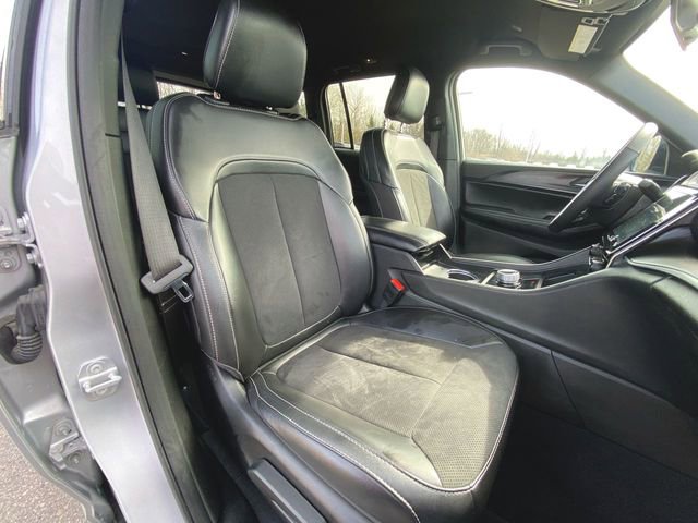 Used 2025 Jeep Grand Cherokee Altitude AWD/4WD image 26