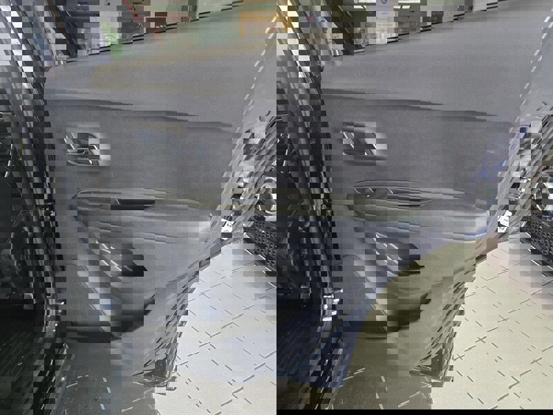 Used 2019 Chevrolet Trax LT w/ LT Convenience Package image 15