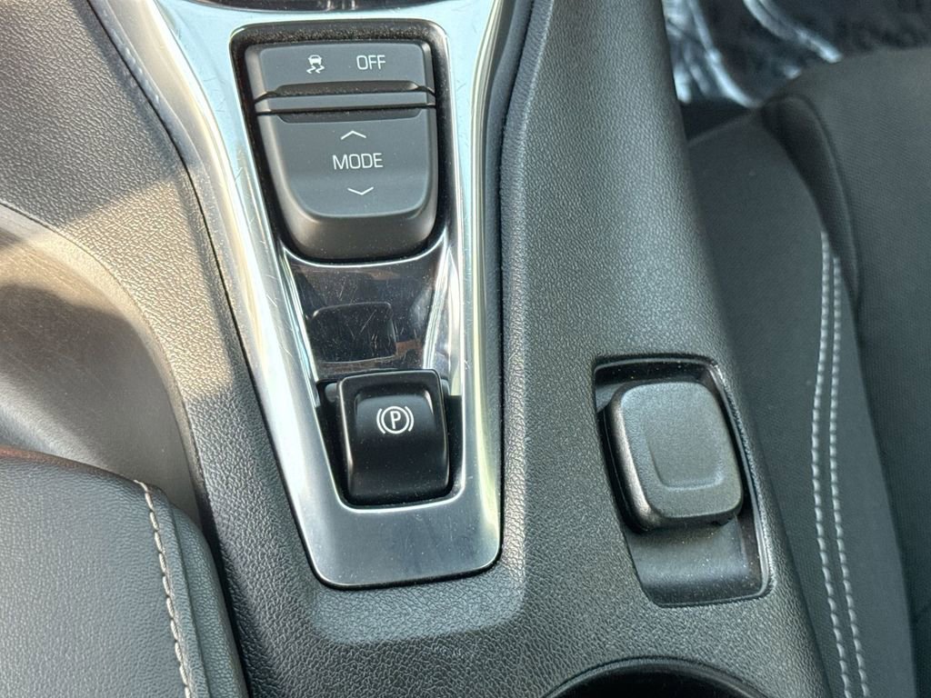 Used 2020 Chevrolet Camaro LT image 26