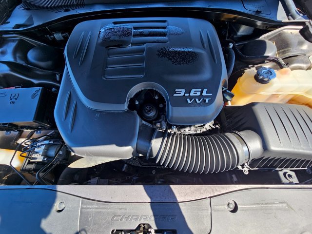 Used 2020 Dodge Charger SXT w/ Blacktop Package RWD image 28