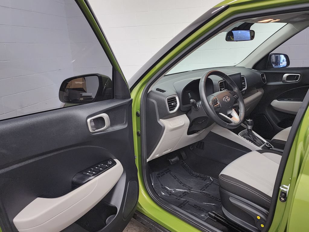 Used 2023 Hyundai Venue SEL w/ Cargo Package FWD image 11