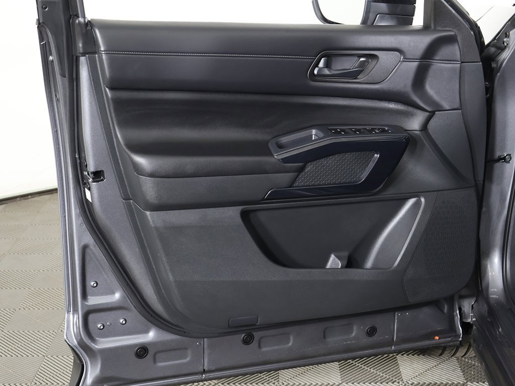 Used 2024 Nissan Pathfinder S image 20