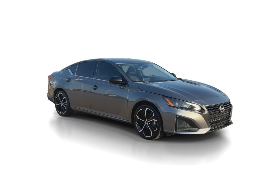 Used 2023 Nissan Altima 2.5 SR FWD image 2