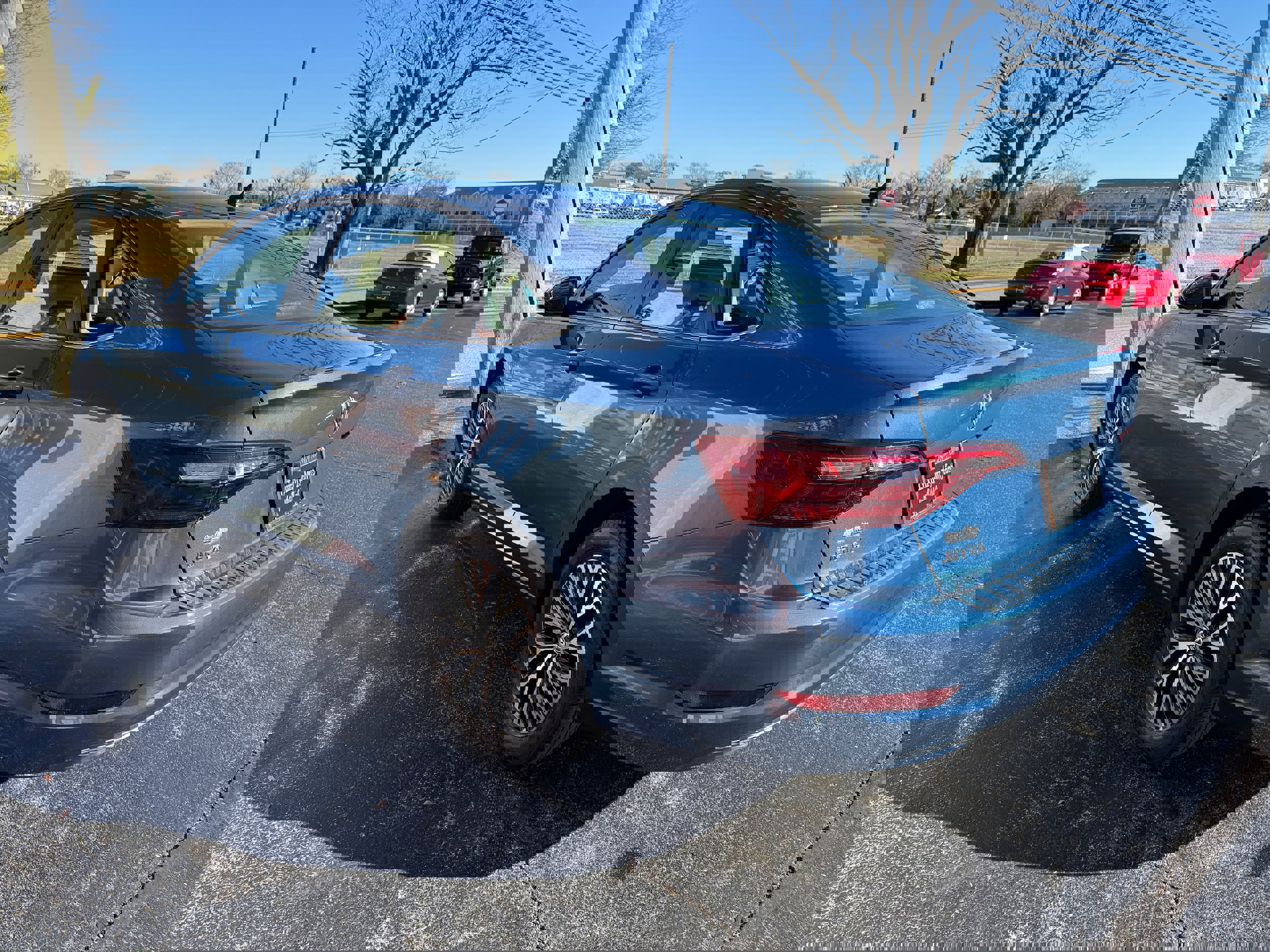 Used 2021 Volkswagen Jetta SE w/ SE Cold Weather Package image 4