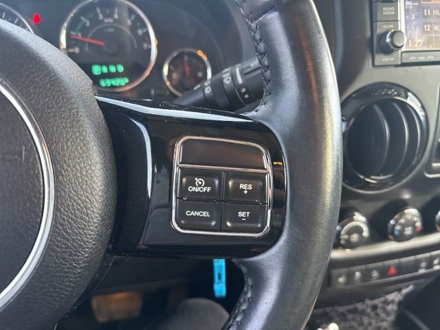 Used 2015 Jeep Wrangler Unlimited Sahara image 32