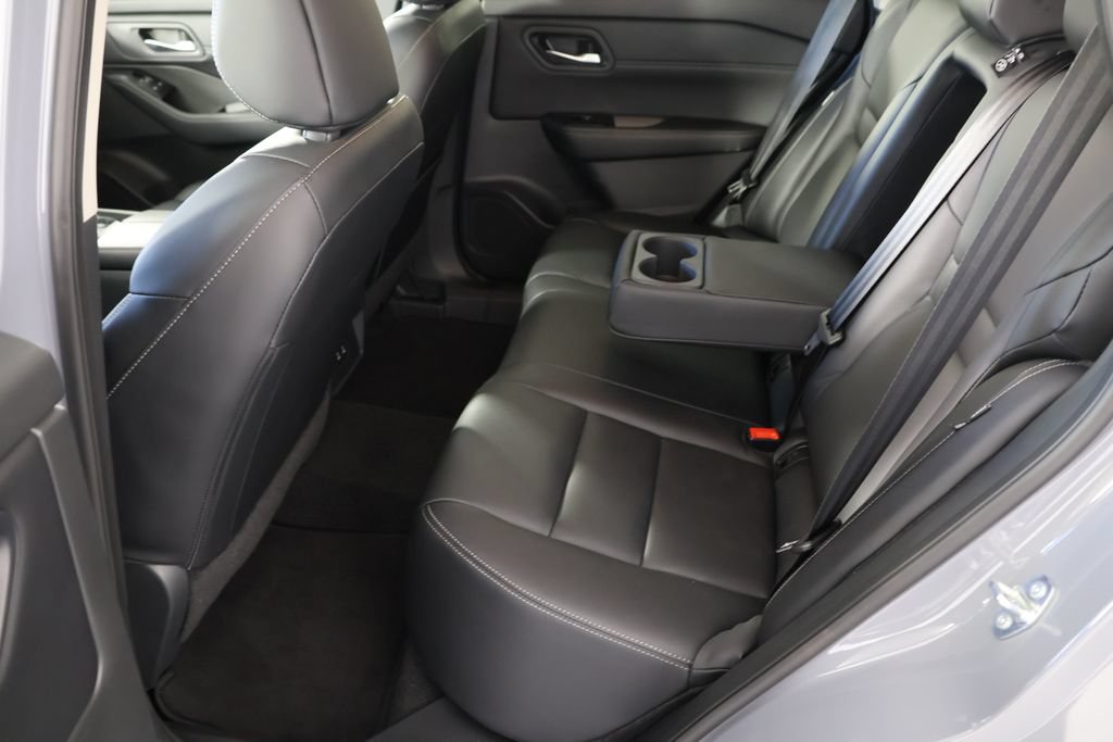 Used 2025 Nissan Rogue SL FWD image 19