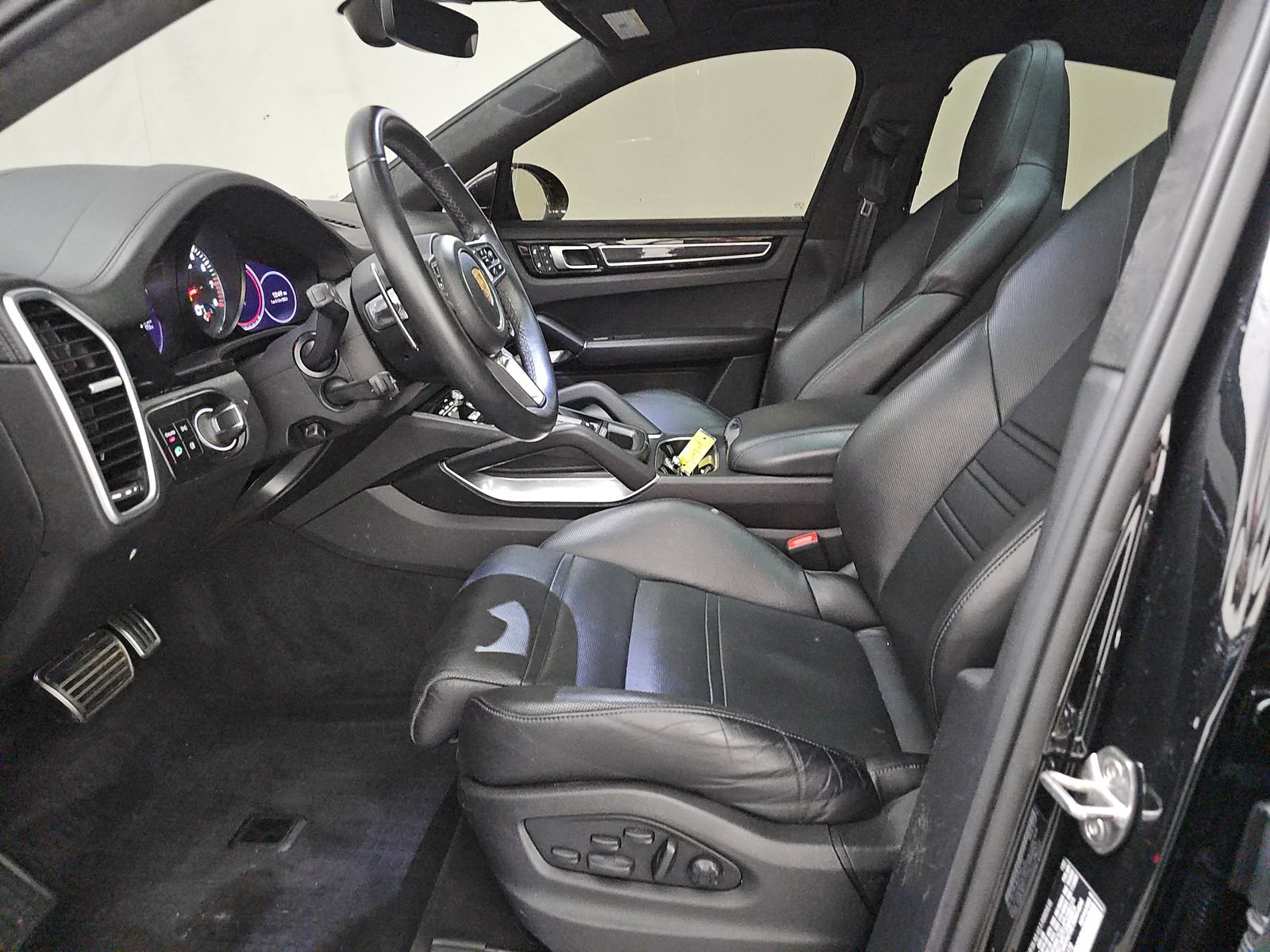 Used 2023 Porsche Cayenne Turbo AWD/4WD image 10