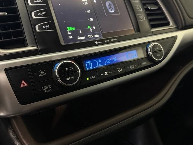 Used 2018 Toyota Highlander Plus FWD image 19