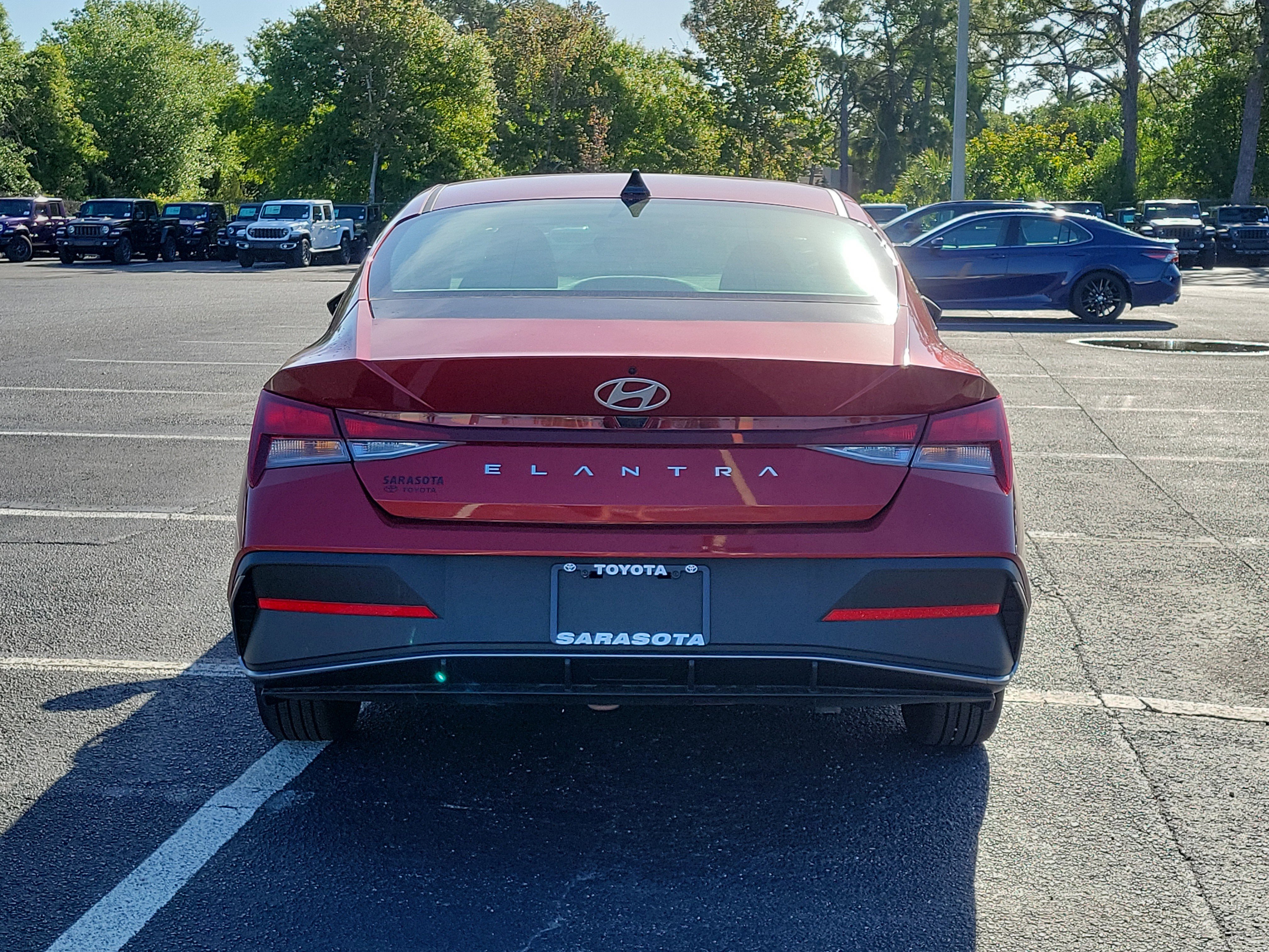 Used 2025 Hyundai Elantra SE image 5