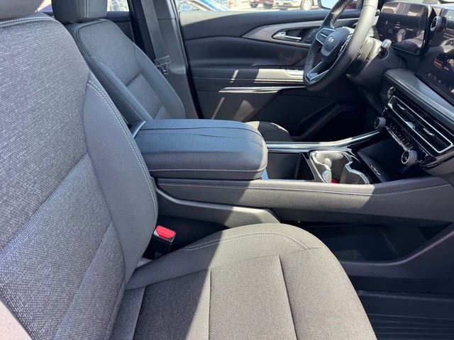 New 2026 Chevrolet Traverse LT w/ Sun and Wheel Package FWD image 7