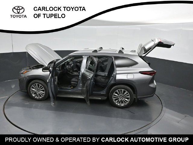 Used 2025 Toyota Highlander Platinum AWD/4WD image 70