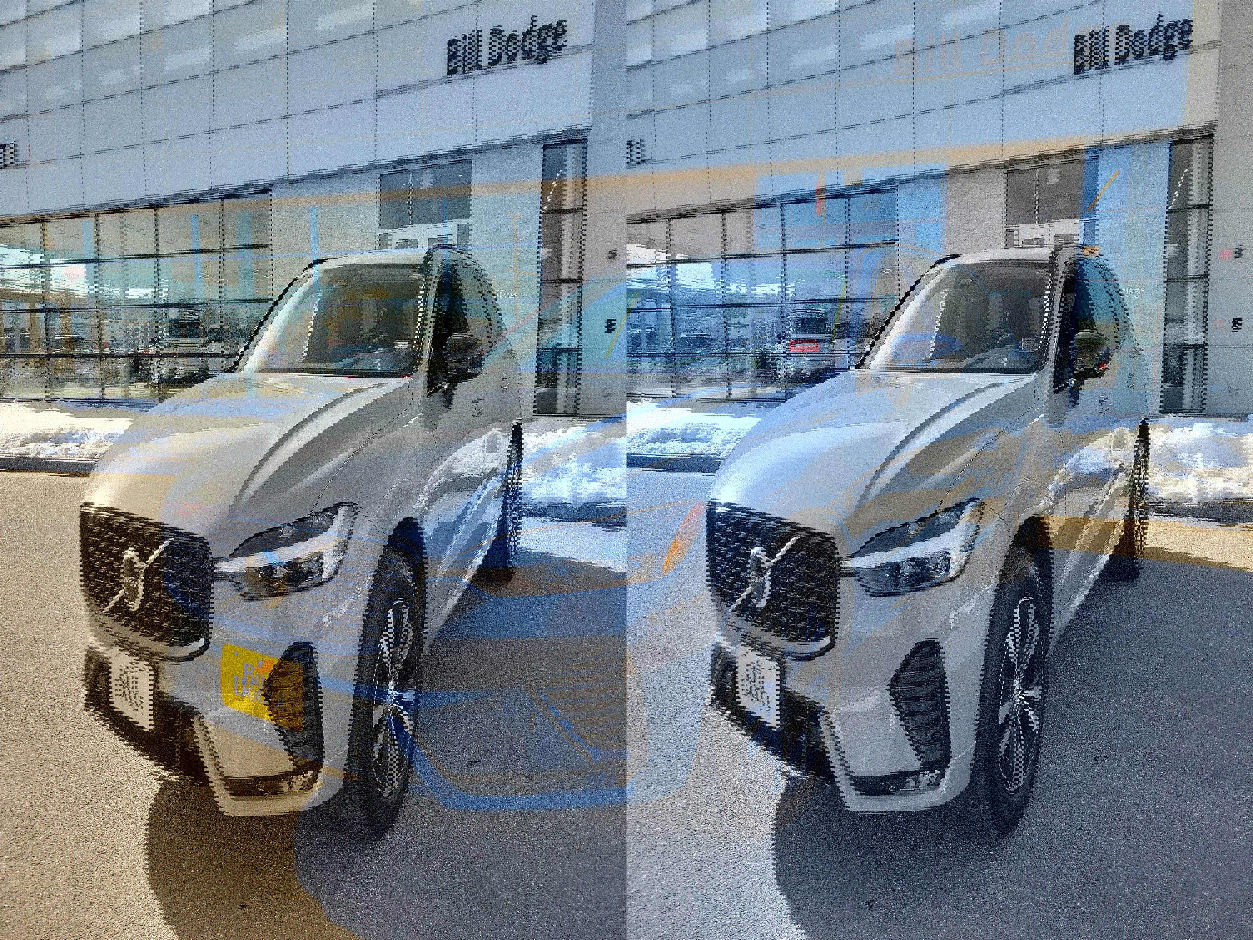 Used 2025 Volvo XC60 B5 Core image 1