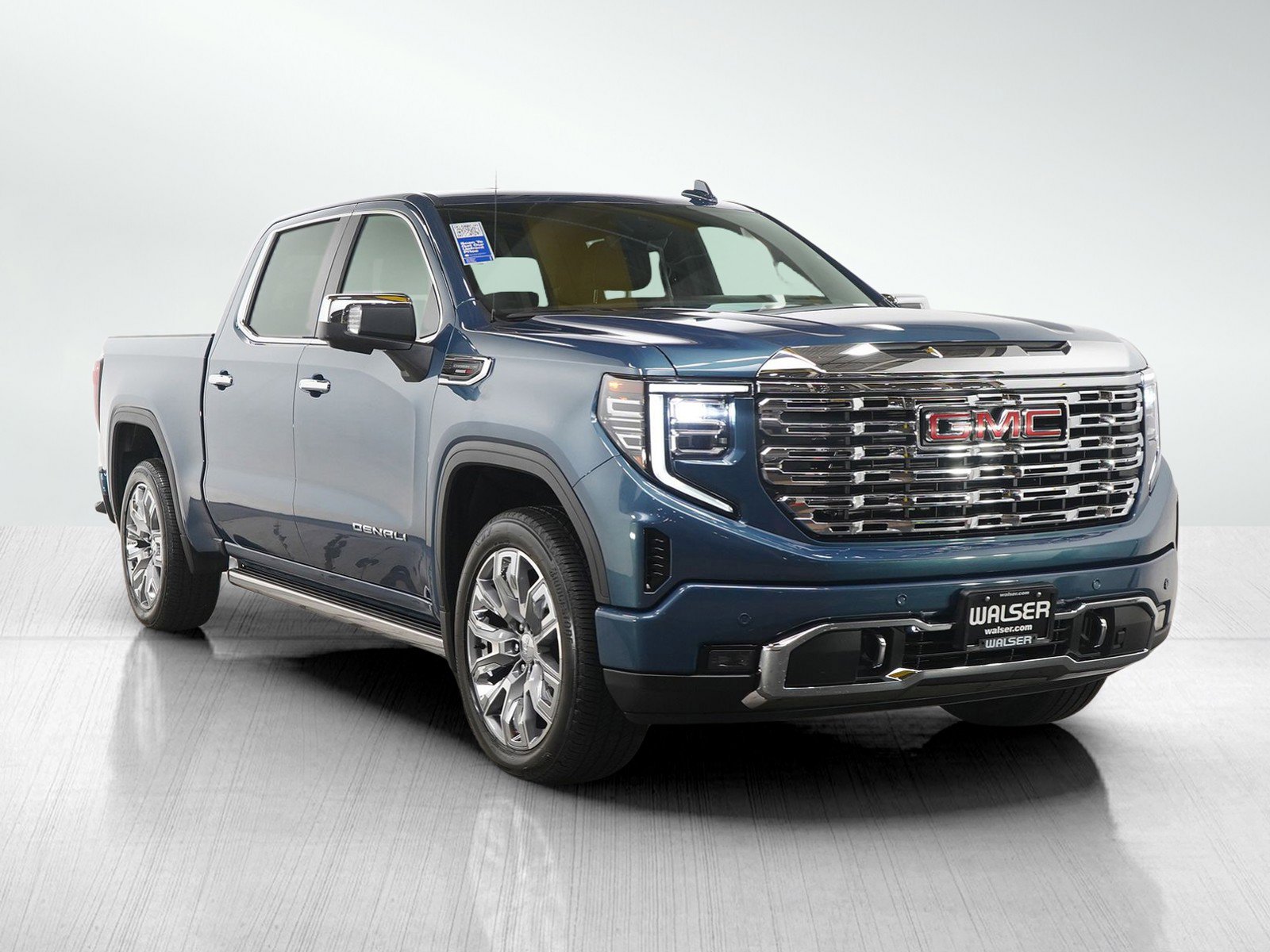 Used 2025 GMC Sierra 1500 Denali w/ Denali Reserve Package AWD/4WD image 8