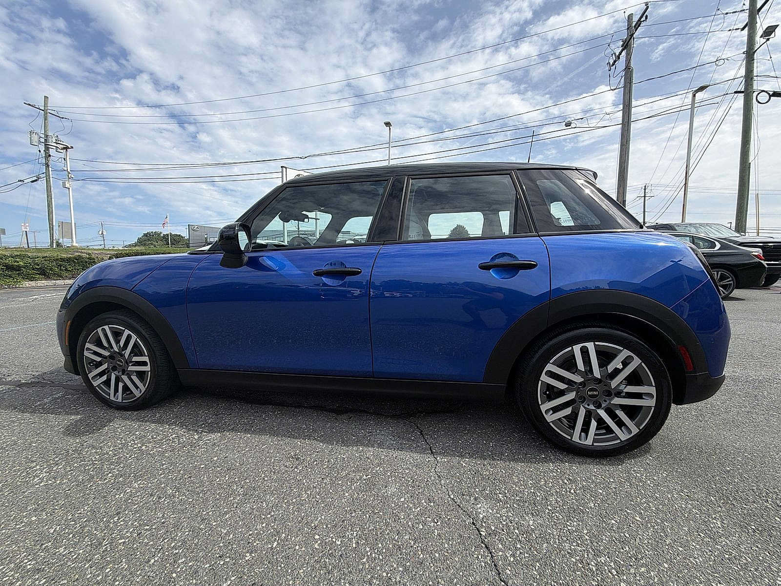Used 2026 MINI Cooper 4-Door Hardtop FWD image 11