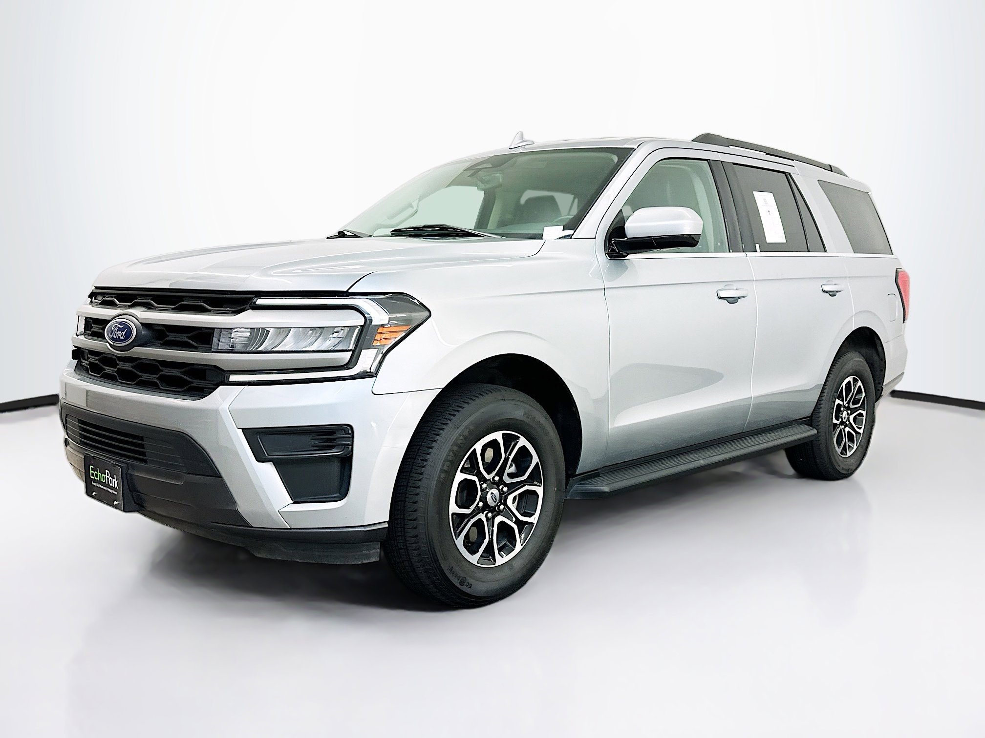 Used 2024 Ford Expedition XLT image 3