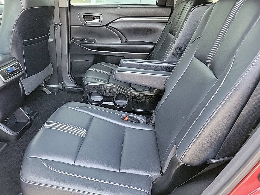 Used 2017 Toyota Highlander SE AWD/4WD image 13