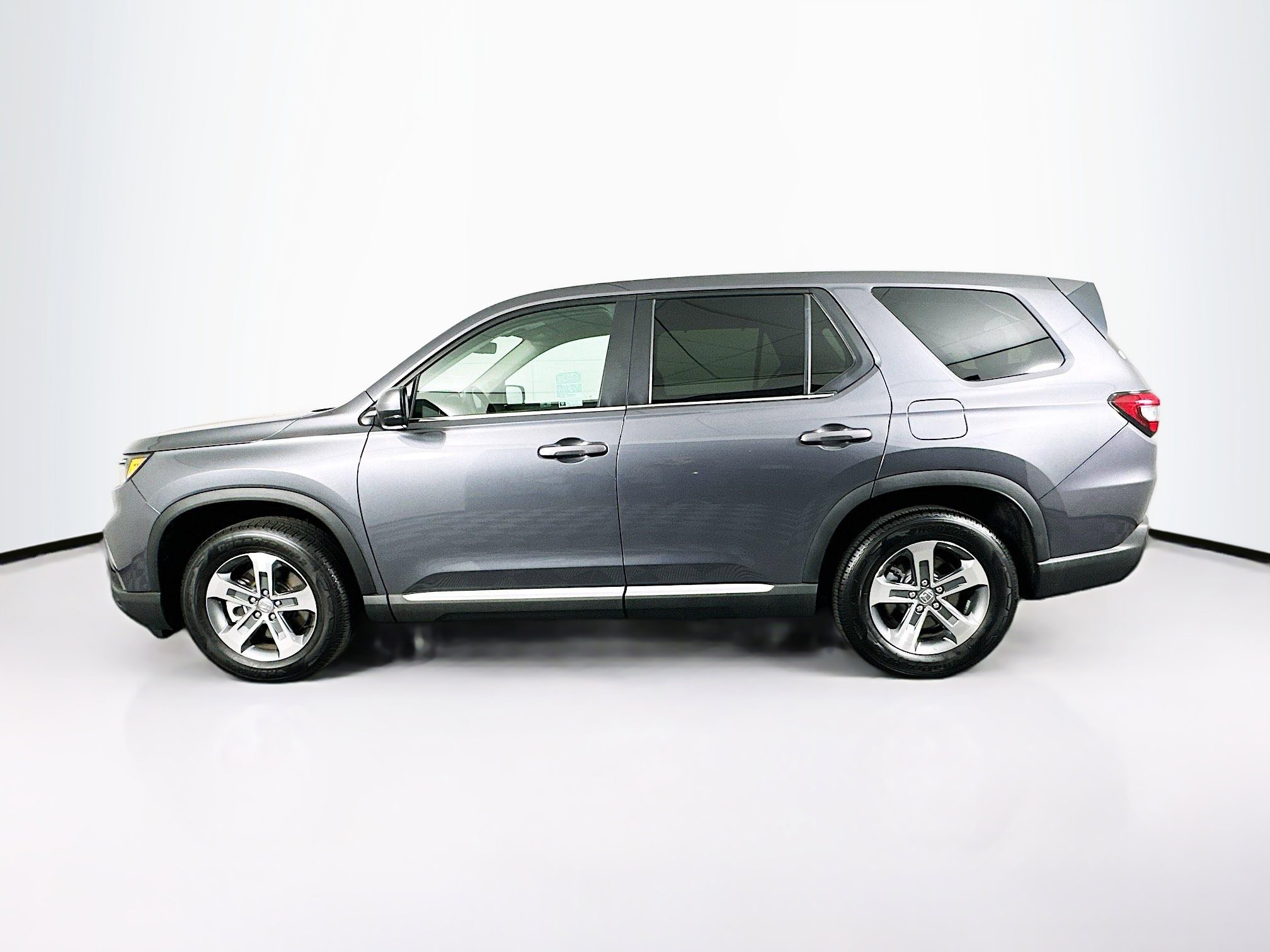 Used 2025 Honda Pilot EX-L image 4