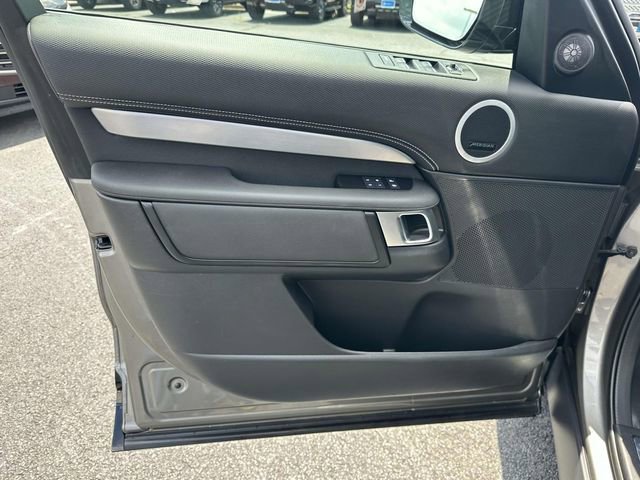 Used 2024 Land Rover Discovery Dynamic SE image 12