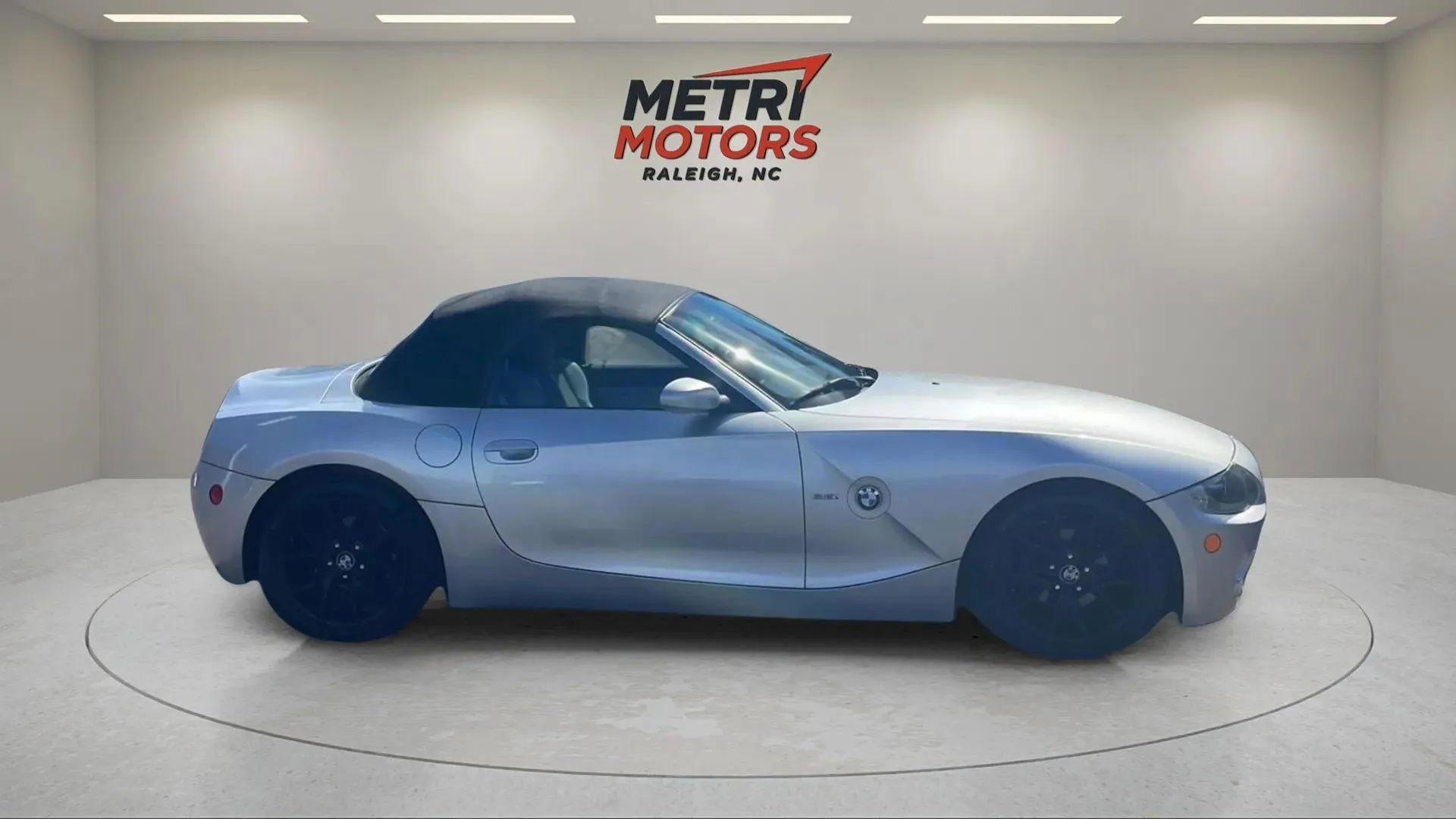 Used 2005 BMW Z4 2.5i image 5