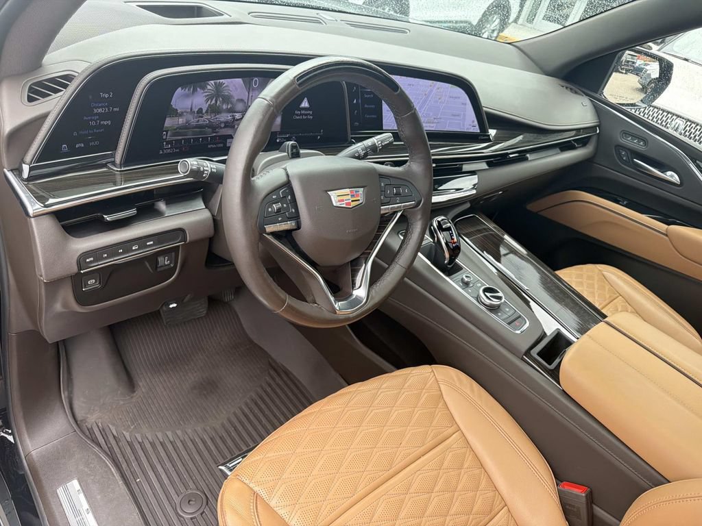 Used 2023 Cadillac Escalade Premium Luxury w/ LPO, Floor Liner Package AWD/4WD image 18