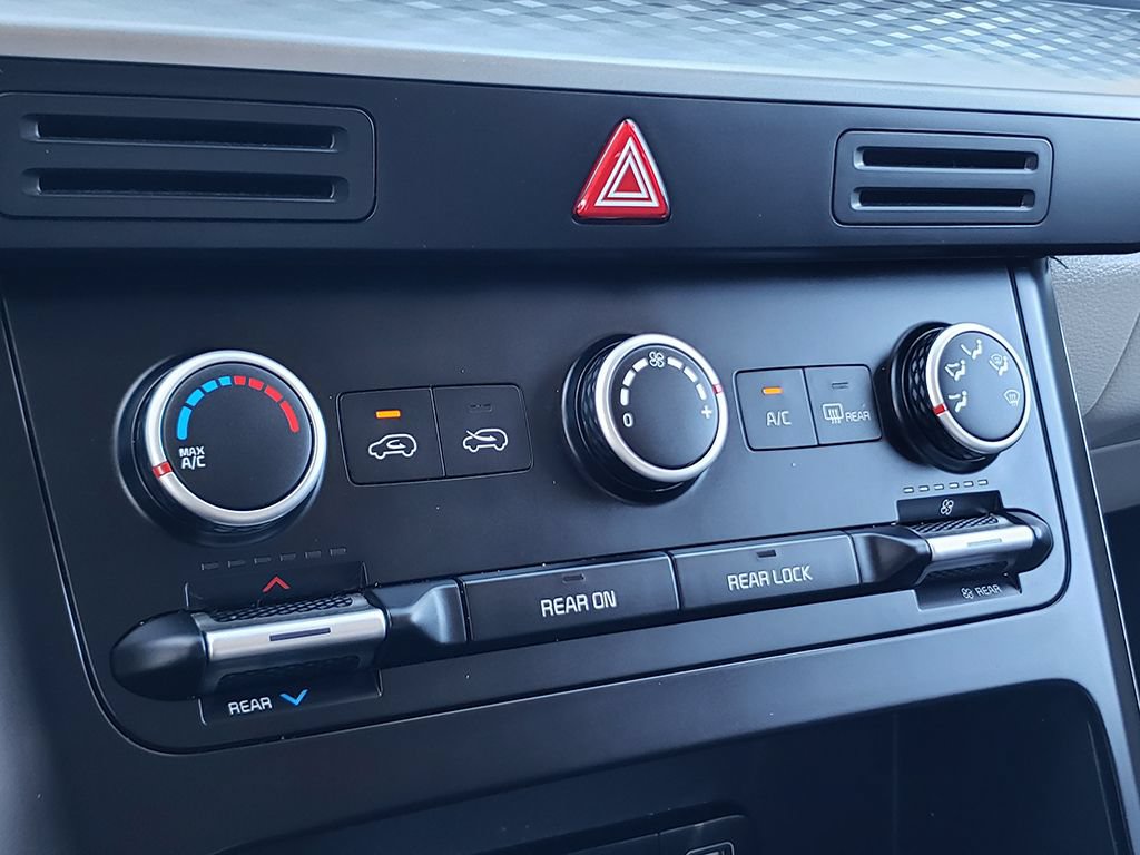 Used 2022 Kia Carnival LX FWD image 22