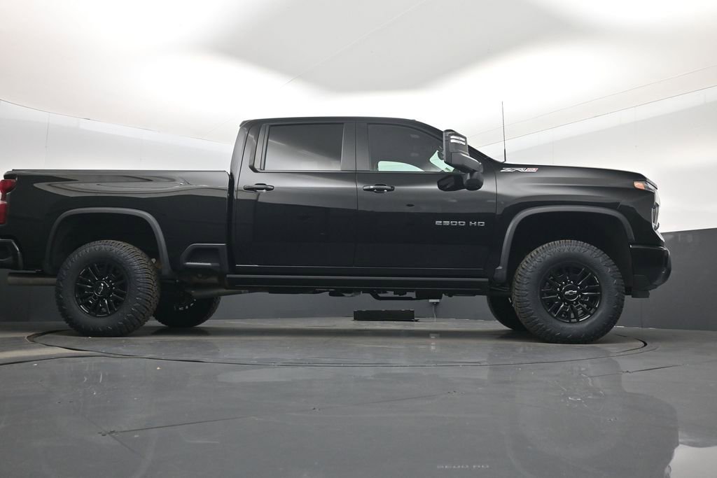 Used 2024 Chevrolet Silverado 2500 ZR2 w/ Technology Package image 16