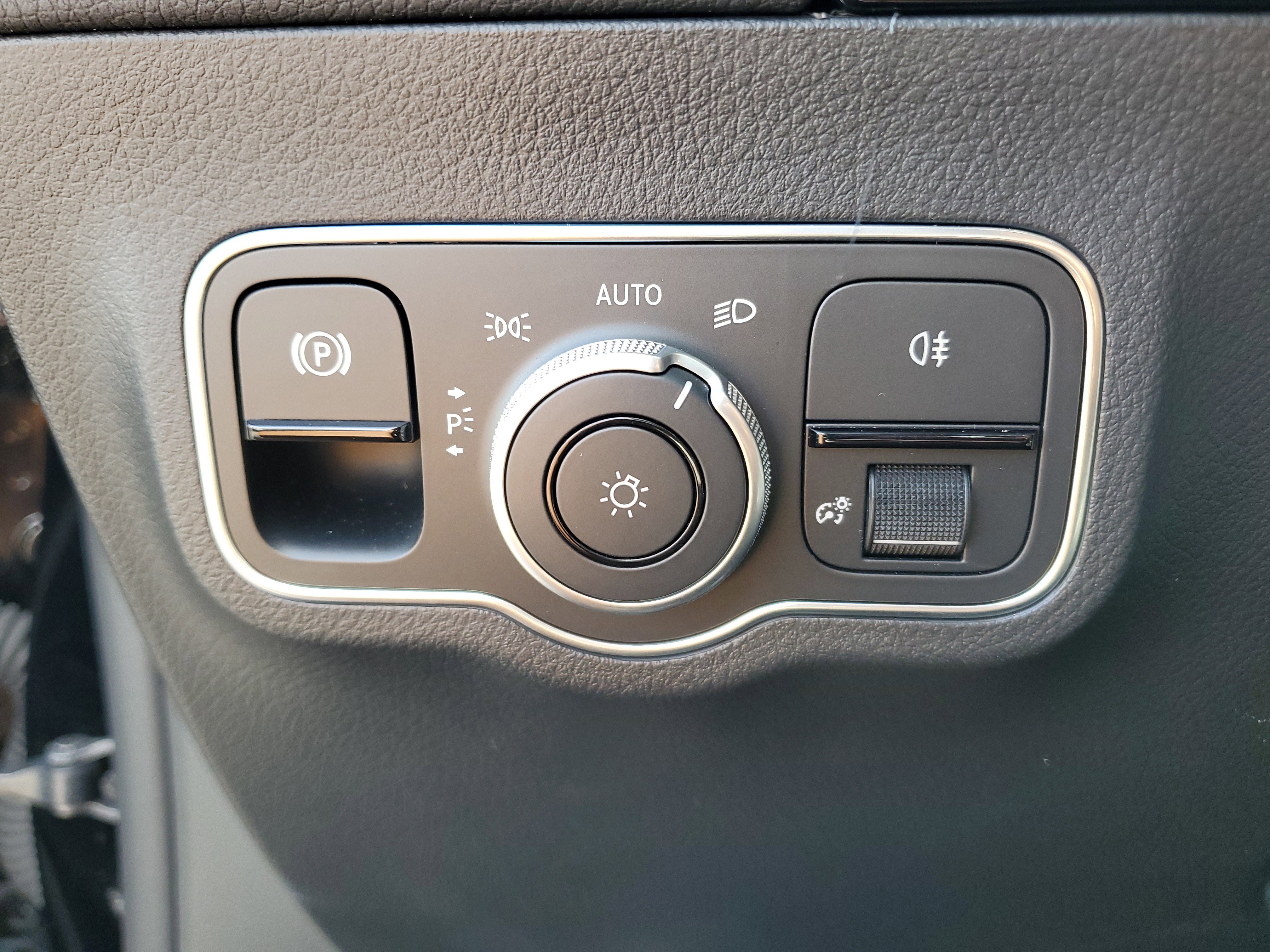 Certified 2025 Mercedes-Benz GLA 35 AMG 4MATIC image 37