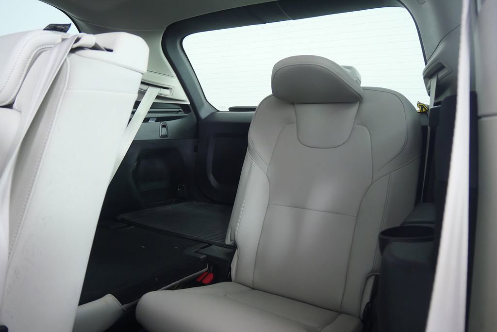 Used 2022 Volvo XC90 T6 Momentum w/ Advanced Package image 16