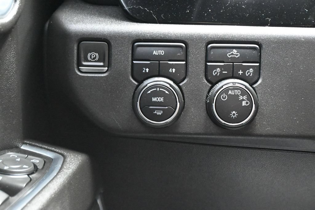 Used 2023 Chevrolet Silverado 1500 LT AWD/4WD image 22