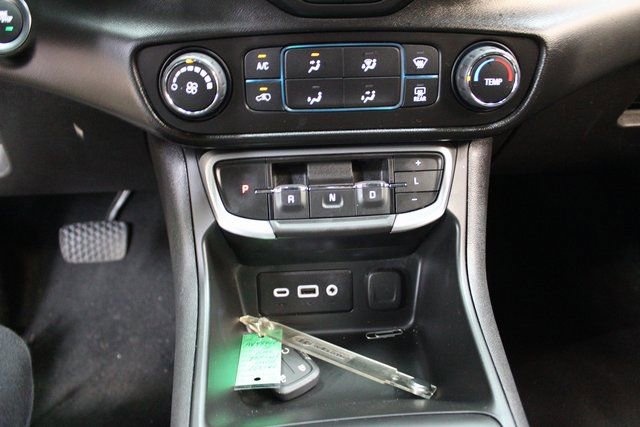 Used 2022 GMC Terrain SLE image 18