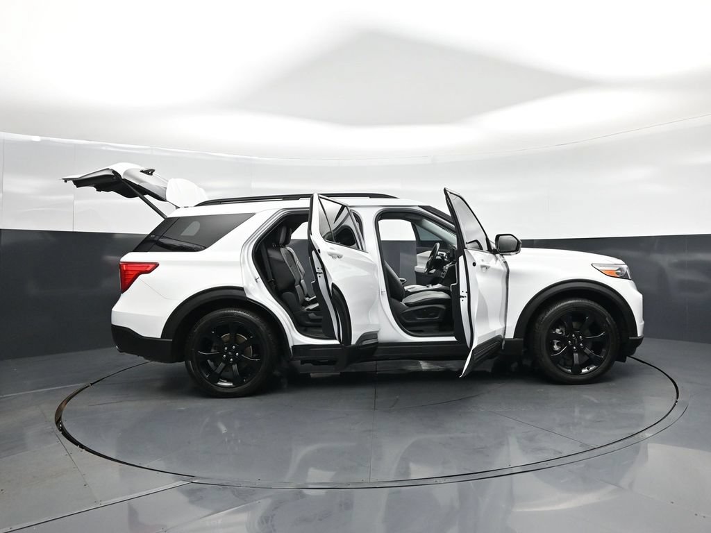 Used 2021 Ford Explorer XLT w/ Equipment Group 202A RWD image 4
