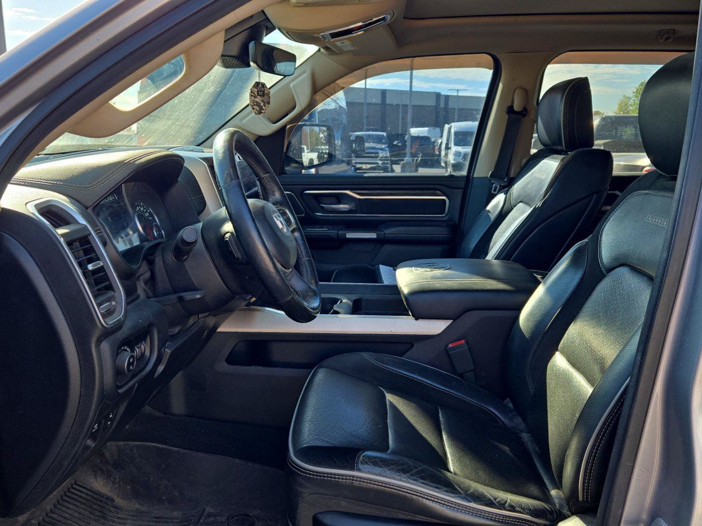 Used 2019 RAM 1500 Laramie AWD/4WD image 15