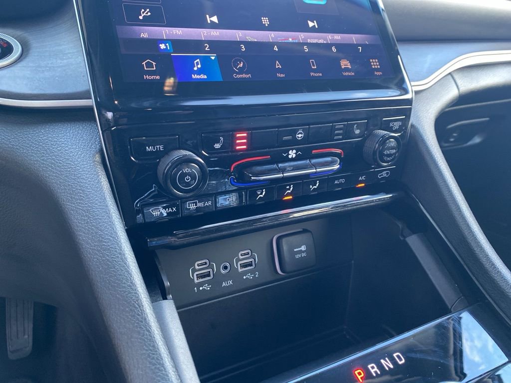 Used 2023 Jeep Grand Cherokee Limited w/ Black Appearance Package image 29