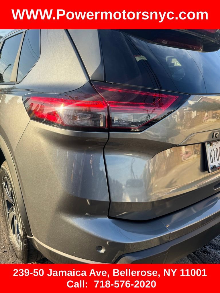 Used 2024 Nissan Rogue SV FWD image 12