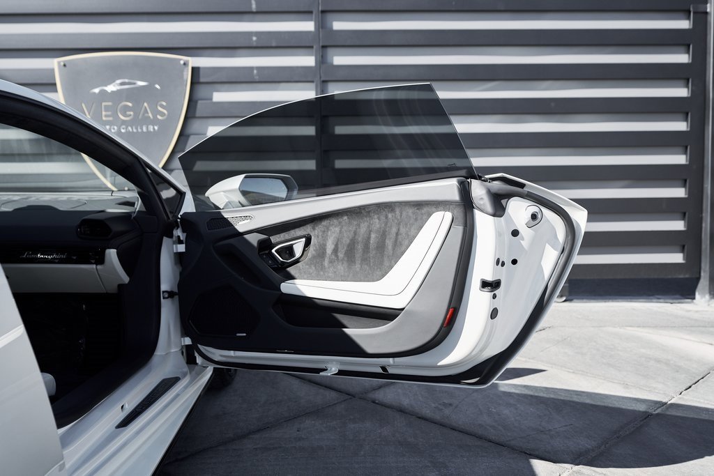Used 2022 Lamborghini Huracan EVO image 26