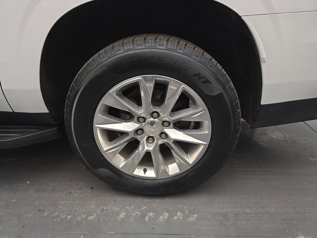 Used 2021 Chevrolet Suburban Premier w/ Premium Package image 16