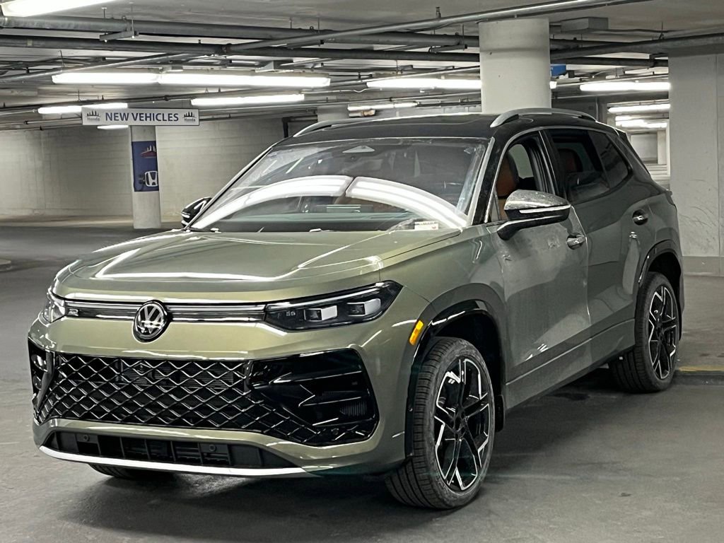 New 2026 Volkswagen Tiguan SEL R-Line AWD/4WD image 3