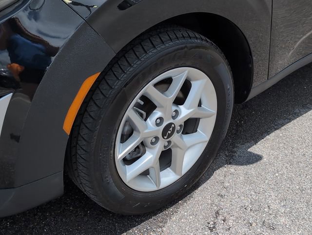 Used 2025 Kia Soul LX w/ LX Technology Package FWD image 11
